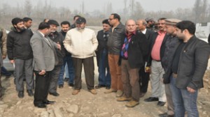 Chief Secretary, Mohammad Iqbal Khandey interacting wtih officials while inspecting construction works at Srinagar on Friday.