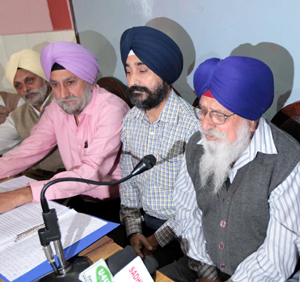 Mohinder Singh interacting with media persons at Jammu on Saturday. -Excelsior/Rakesh