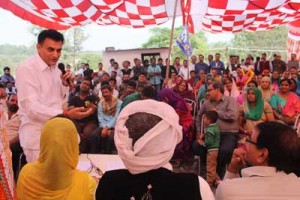BSP candidate, Rakesh Wazir addressing public gathering on Wednesday.