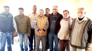 Newly elected office bearers of Vegetable and Fruit Association, Sabzi Mandi, Narwal, posing for group photograph.