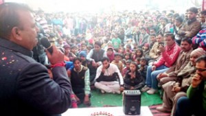 MLA Vijaypur Chander Parkash Ganga addressing his supporters at Teli Basti Bari Brahmna on Thursday. -Excelsior/Gautam