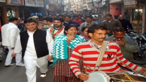 Cong candidate Vikram Malhotra campaigning in Jammu East on Thursday.