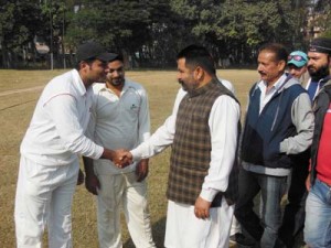 Ex. Deputy Mayor JMC, Dharam Vir Singh Jamwal interacting with players while inaugurating Cricket Tournament at GGM Science College Hostel ground in Jammu.