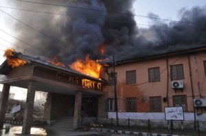 Fire in DC office complex at Pulwama. —Excelsior/Younis Khaliq