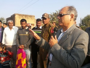 Independent candidate B R Kundal addressing a gathering in R S Pura.