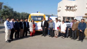 Sonal Desai, GM-CSR, HPCL alongwith other officials during the inauguration of Mobile Medical Van at Jammu.