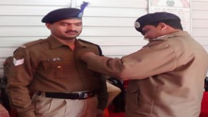 A jawan of 137 Bn CRPF being decorated with Director General Spl Disc by Commandant, 137 Bn CRPF, Mukesh Kumar at Udhampur. 