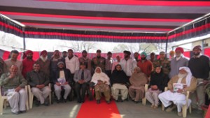 Veterans, Veer Naris and Army officials posing for a group photograph during a meet at Gulpur in Poonch.