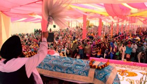 Sikh Sangat offering special prayers on Parkash Utsav of Guru Gobind Singh Ji at Chand Nagar Gurdwara in Jammu on Wednesday. —Excelsior/ Rakesh