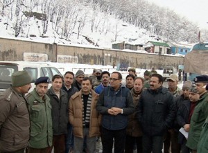 Divisional Commissioner Kashmir Rohit Kansal reviewing  snow clearance arrangements at Jawahar Tunnel on Friday.