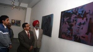 Director Information Department, Soujanya Sharma and others observing a painting at Kala Kendra on Friday. —Excelsior/Rakesh