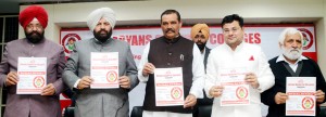 Vijay Sampla, Minister of State for Social Justice and Empowerment, Punjab Govt and dignitaries of Aryan Group of Colleges launching special scholarship scheme.