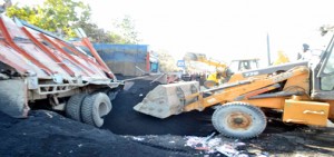 A JCB removing two dead bodies trapped under truck at Dayala Chak on Monday.— Excelsior/Magotra