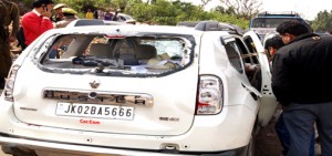 SDM’s vehicle damaged by land grabbers in Raika area of Jammu during operation on Thursday. Another pic on page 6. -Excelsior/Rakesh