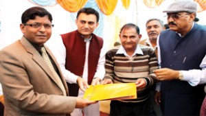 Residents submitting memorandum of demands to DC Jammu.