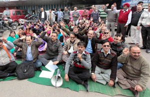 Insurance employees holding protest demonstration at Jammu on Monday.  -Excelsior/ Rakesh