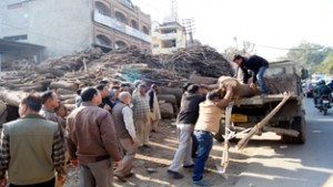 JMC officials seizing wooden logs during anti-encroachment drive.