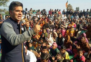 BJP MLA, Ravinder Raina addressing a public rally at Sunderbani on Saturday. -Excelsior/Bhat