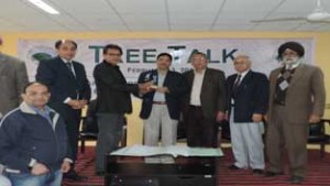 CUJ VC presenting memento to Dr OP Sharma Vidhyarathi during ‘Tree Talk’ programme on Wednesday.