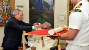 President, Pranab Mukherjee conferring the Bharat Ratna on former Prime Minister, Atal Bihari Vajpayee, at his residence, in New Delhi on Friday.