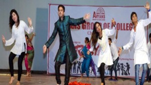 JK students presenting dance item during cultural Extravaganza ‘Roshaan’.