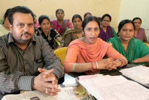 Leaders of FMPHWs and JKMEF addressing a press conference at Jammu on Saturday. —Excelsior/Rakesh
