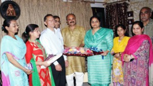 Delegation of ETWS posing with MoS Education and Culture, Priya Sethi and senior BJP leader Yudhvir Sethi at Jammu on Monday.
