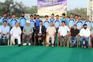 J&K State hockey team posing along with chief guest, Sukhnandan Choudhary and other dignitaries during flag-off ceremony.  