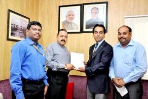 Union Minister Dr Jitendra Singh receiving RTGS transfer letter of Rs 25 lakh donated for flood relief in Jammu & Kashmir by Price waterhouse Coopers (PwC) India Foundation, at New Delhi on Sunday.