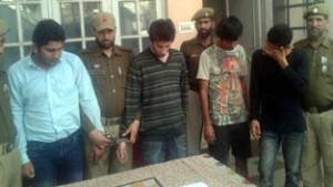 Drug peddlers arrested by Peer Mitha police.