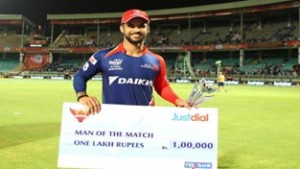 Jean-Paul Duminy captain of the Delhi Daredevils  posing with a cheque on being declared as man of the match during IPL 2015 match against Sunrisers Hyderabad on Saturday. (UNI)