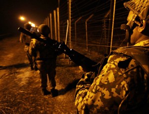 BSF jawans on high alert on the IB after infiltration attempt and shelling. —Excelsior/Rakesh