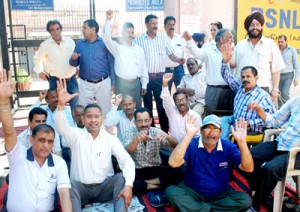 BSNL employees during a protest in front of BSNL office, Jammu.        -Excelsior/Rakesh 