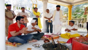 Participants during hawan organised to celebrate Bagala Mukhi Jayanti at Raghunath Temple, Jammu.