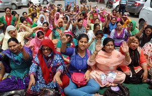 Anganwari workers and helpers during a protest in front of Press Club, Jammu on Monday. -Excelsior/Rakesh