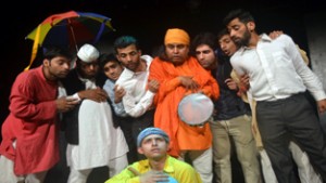 A scene from the play ‘Gatte-ch-Maanu’ staged on the concluding day of Natrang Theatre Festival at Jammu on Tuesday.