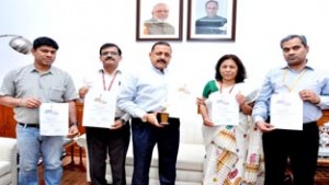 Union Minister Dr Jitendra Singh posing for photograph with the team of DoNER Ministry officials who were conferred 'Web Ratna' Award by the Union Ministry of Information Technology for outstanding Website content, at New Delhi.
