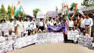 Displaced persons from PoJK staging protest demonstration in Jammu on Wednesday. 