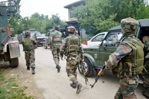 Troops rush to site of encounter at Yaripora in Kulgam district on Monday.— Excelsior/Sajad Dar