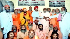 Sadhu Samaj J&K displaying a draft of Rs. one lakh one thousand being donated to PM’s Relief Fund on Wednesday at Jammu.