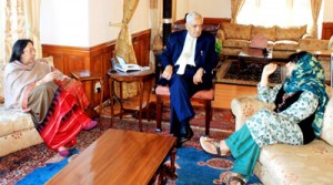 Chief Minister Mufti Mohammad Sayeed and PDP MP Mehbooba Mufti  in a meeting with  Union Minister for Minority Affairs Dr Najma Heptullah at Srinagar.