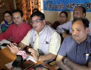 Chander Mohan Sharma interacting with media persons at Jammu on Saturday.         -Excelsior/Rakesh