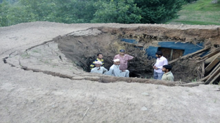 People removing dead body and injured from debris after house collapse in Mendhar.