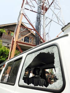 Militants force major telecom shutdown in Kashmir