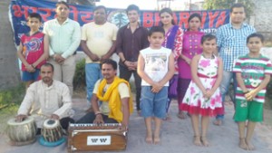 BLSKS artists presenting musical play ‘ Nashe Kola Bacho’ at Durga Bhawan, Janipur in Jammu.