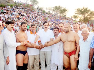 MoS Finance Pawan Gupta complimenting winner & runner-up during 17th Annual Malhar Kesari Dangal at district Udhampur.