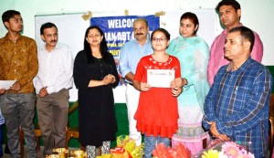 BJP leader Yudhvir Sethi presenting certificate to a student on the concluding day of training programme.