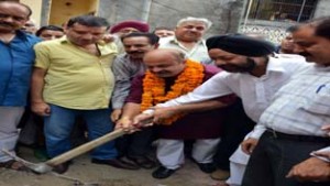 Yudhvir Sethi, BJP leader, during start of work on lanes and drains of Ward No. 3 on Wednesday.