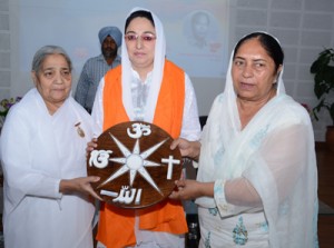 Dr Darakhshan Andrabi being confered Harmony Award at Hoshiyarpur, Punjab.