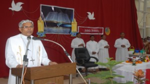 Fr. Suman Kumar Tirkey, president of Bible Miter speaking during Bible writing event in Jammu.